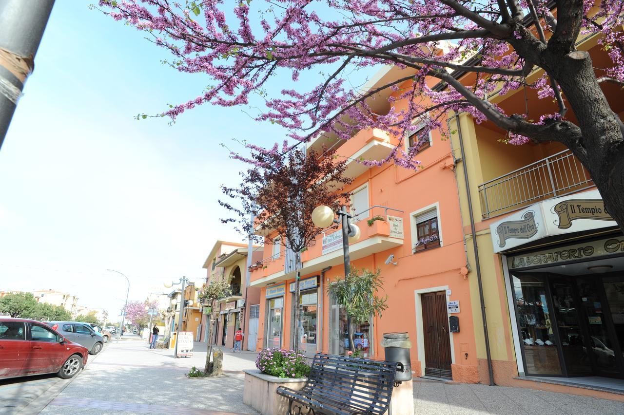 Il Leccio Bed & Breakfast ตอร์โตลี ภายนอก รูปภาพ