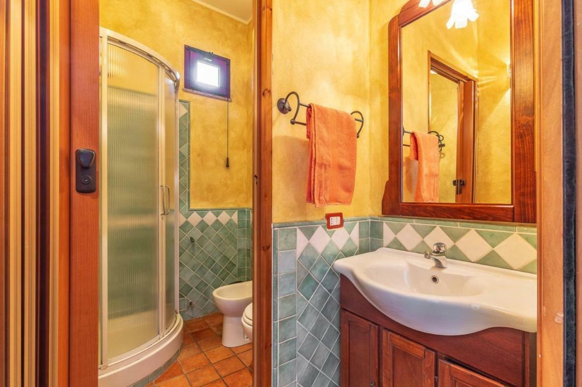 Il Leccio Bed & Breakfast ตอร์โตลี ภายนอก รูปภาพ