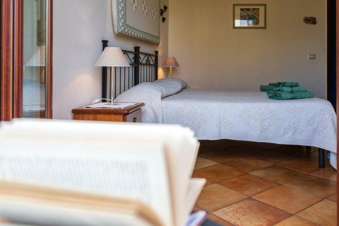 Il Leccio Bed & Breakfast ตอร์โตลี ภายนอก รูปภาพ