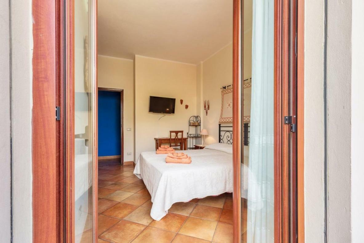 Il Leccio Bed & Breakfast ตอร์โตลี ภายนอก รูปภาพ
