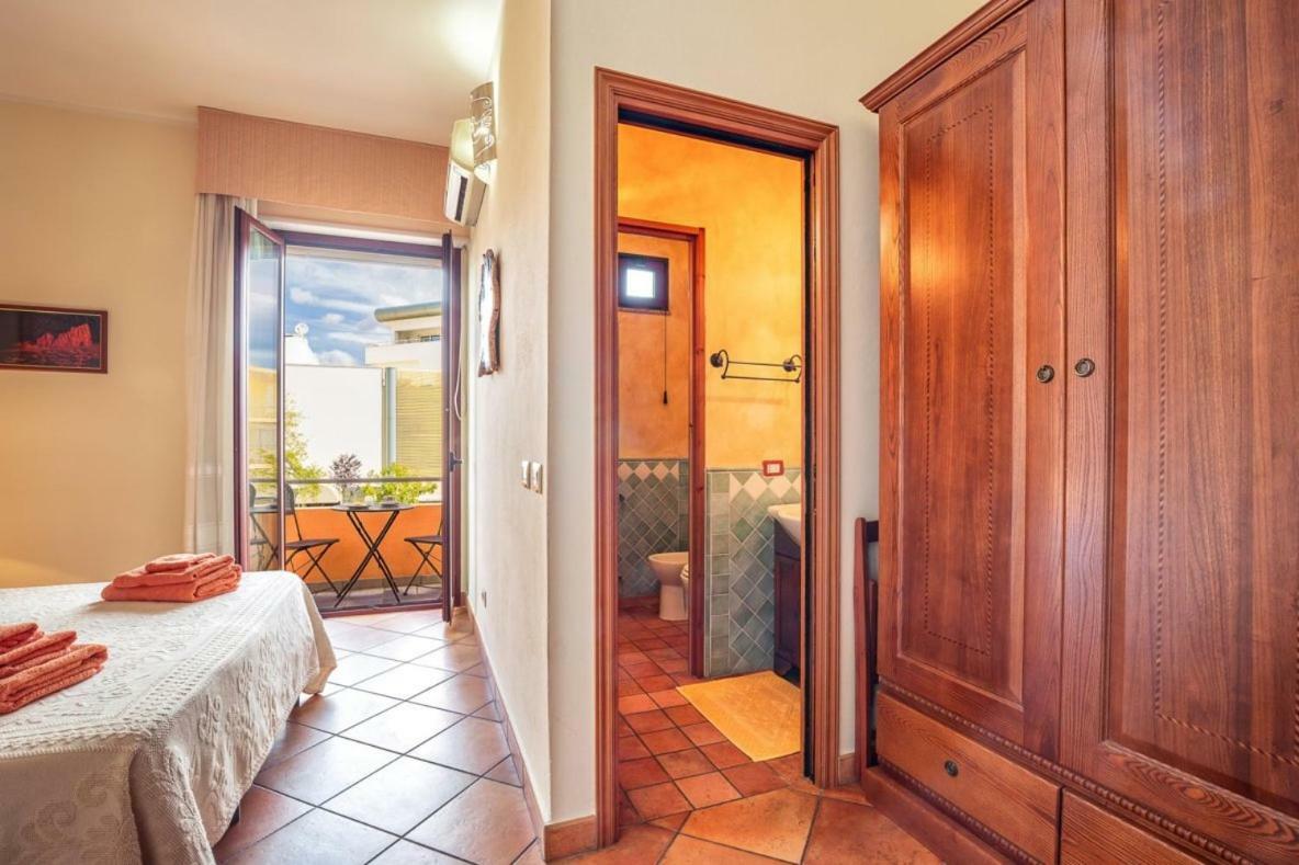 Il Leccio Bed & Breakfast ตอร์โตลี ภายนอก รูปภาพ