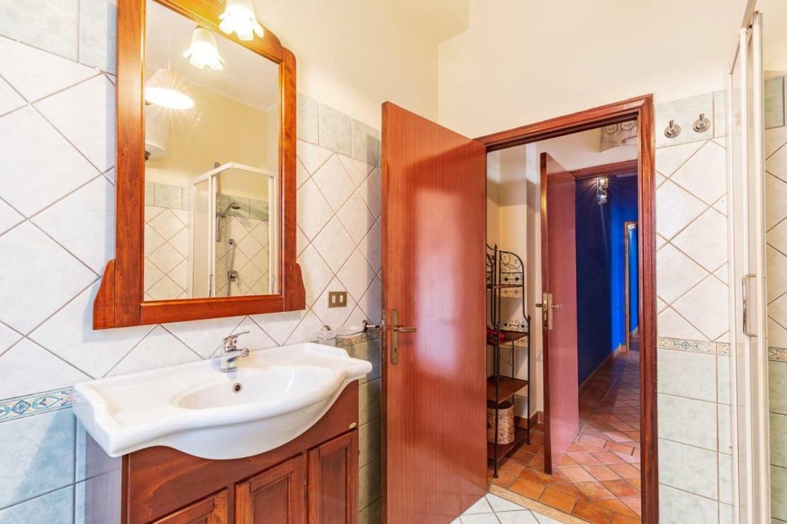 Il Leccio Bed & Breakfast ตอร์โตลี ภายนอก รูปภาพ