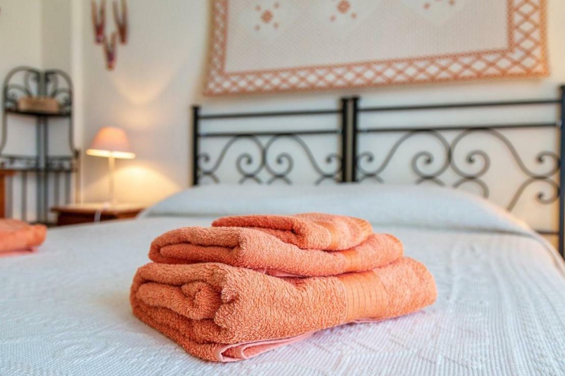 Il Leccio Bed & Breakfast ตอร์โตลี ภายนอก รูปภาพ